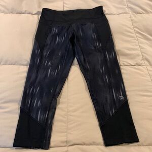 Womens Black&Gray Crop Legging. Brand mpg. Size Small. 12% Spandex. Nice.‌‌‌‌‌‍‍